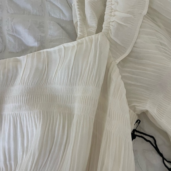 Astr Cream Fitted Smocked Blouse - Picture 5 of 10